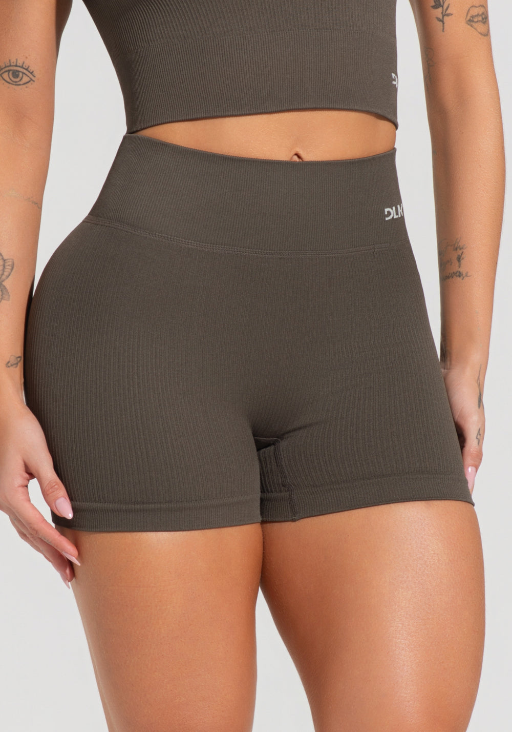 Short Fitness Feminino Verde Oliva Canelado Com Cós Alto Seamless+ Dlk