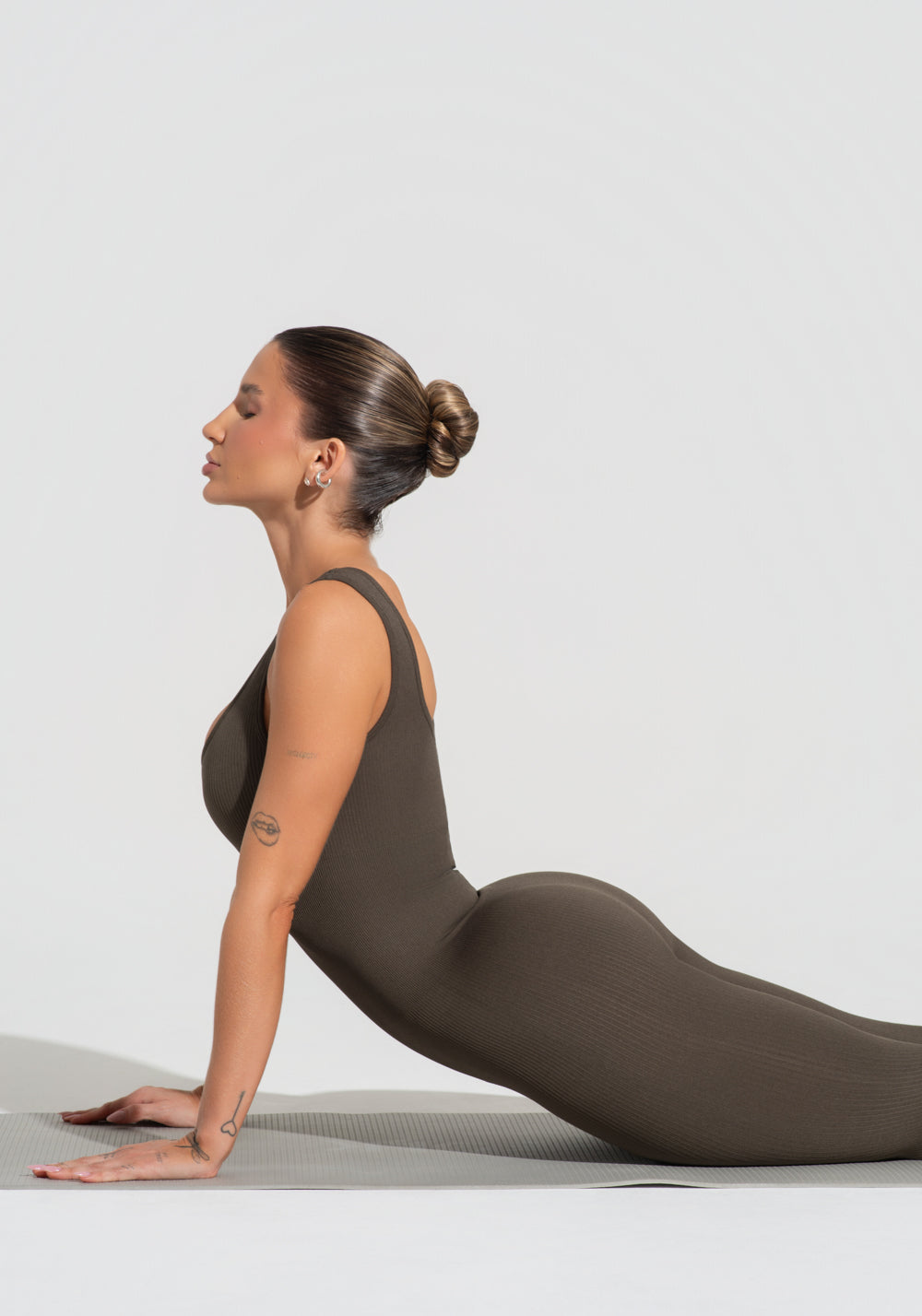 Macacão Fitness Feminino Verde Oliva Canelado Com Bojo Seamless+ Dlk
