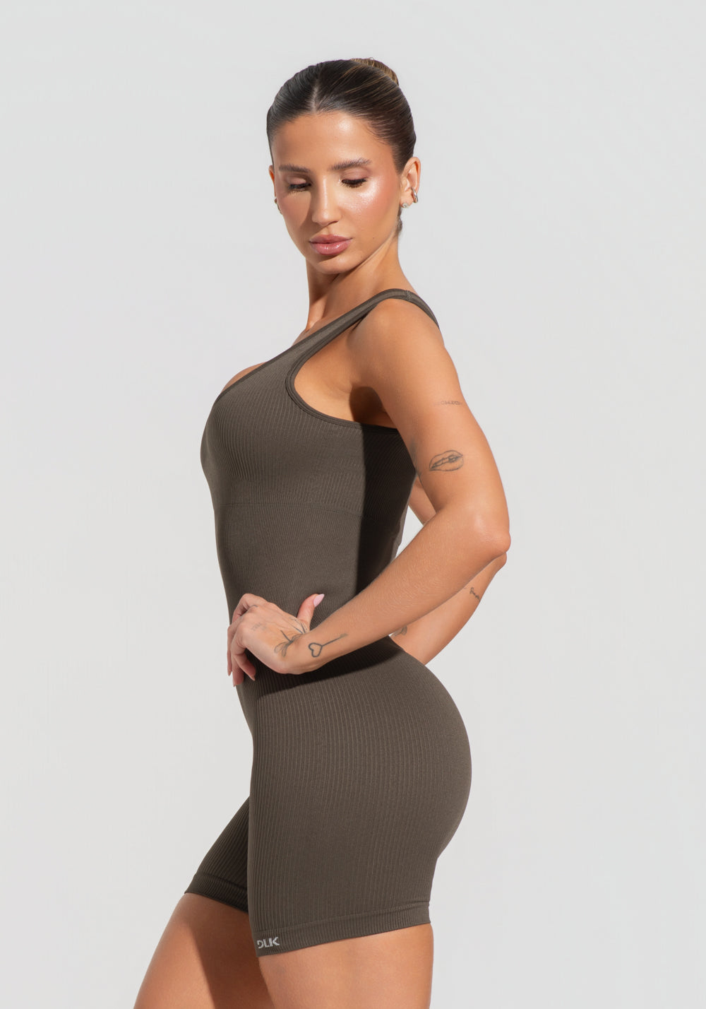 Macaquinho Fitness Feminino Verde Oliva Canelado com Bojo Seamless+ Dlk