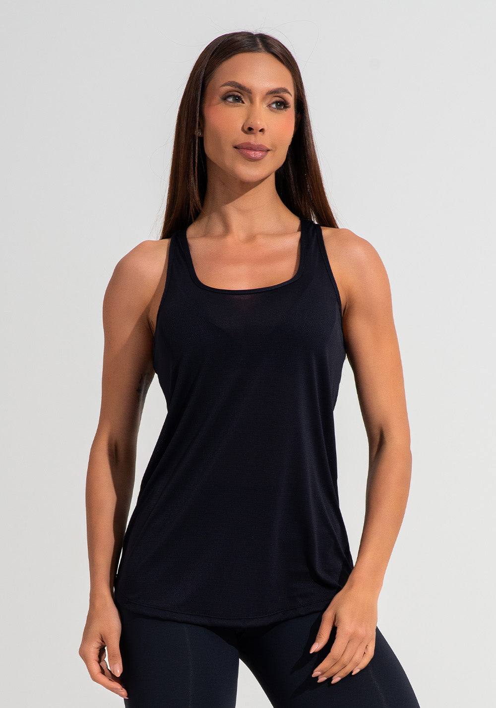 Camiseta Fitness Feminina De Poliamida Modelo Nadador Básica Dlk Preto