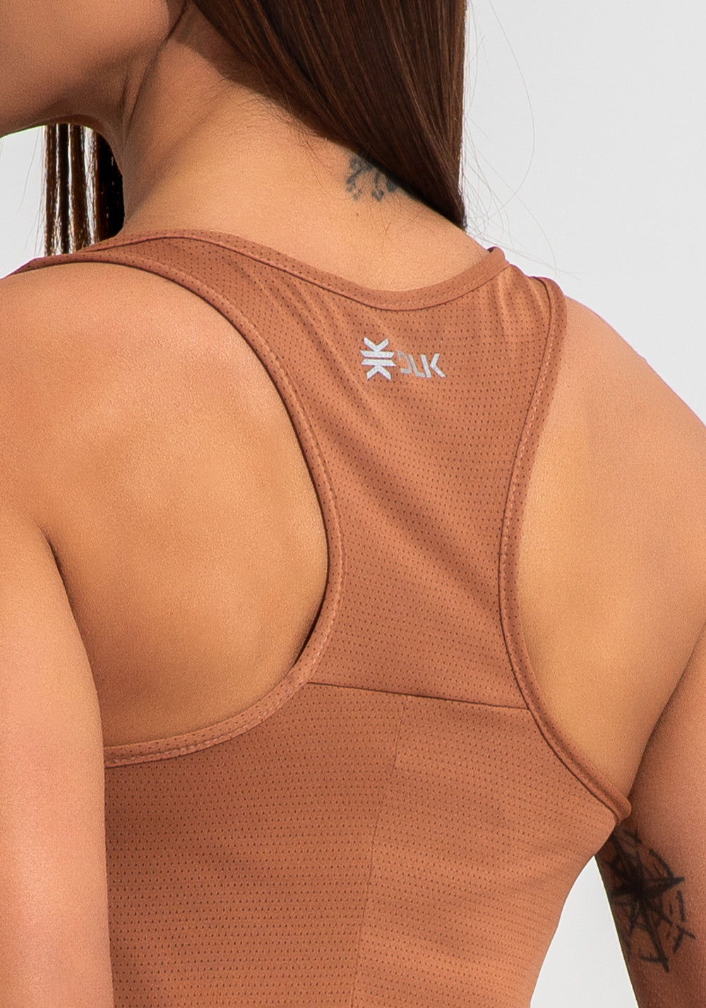 Camiseta Fitness Feminina De Poliamida Modelo Nadador Básica Dlk Marrom