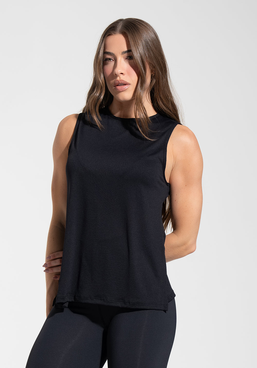 Camiseta Fitness Feminina de Poliamida com Fenda Lateral Básica Dlk Preto