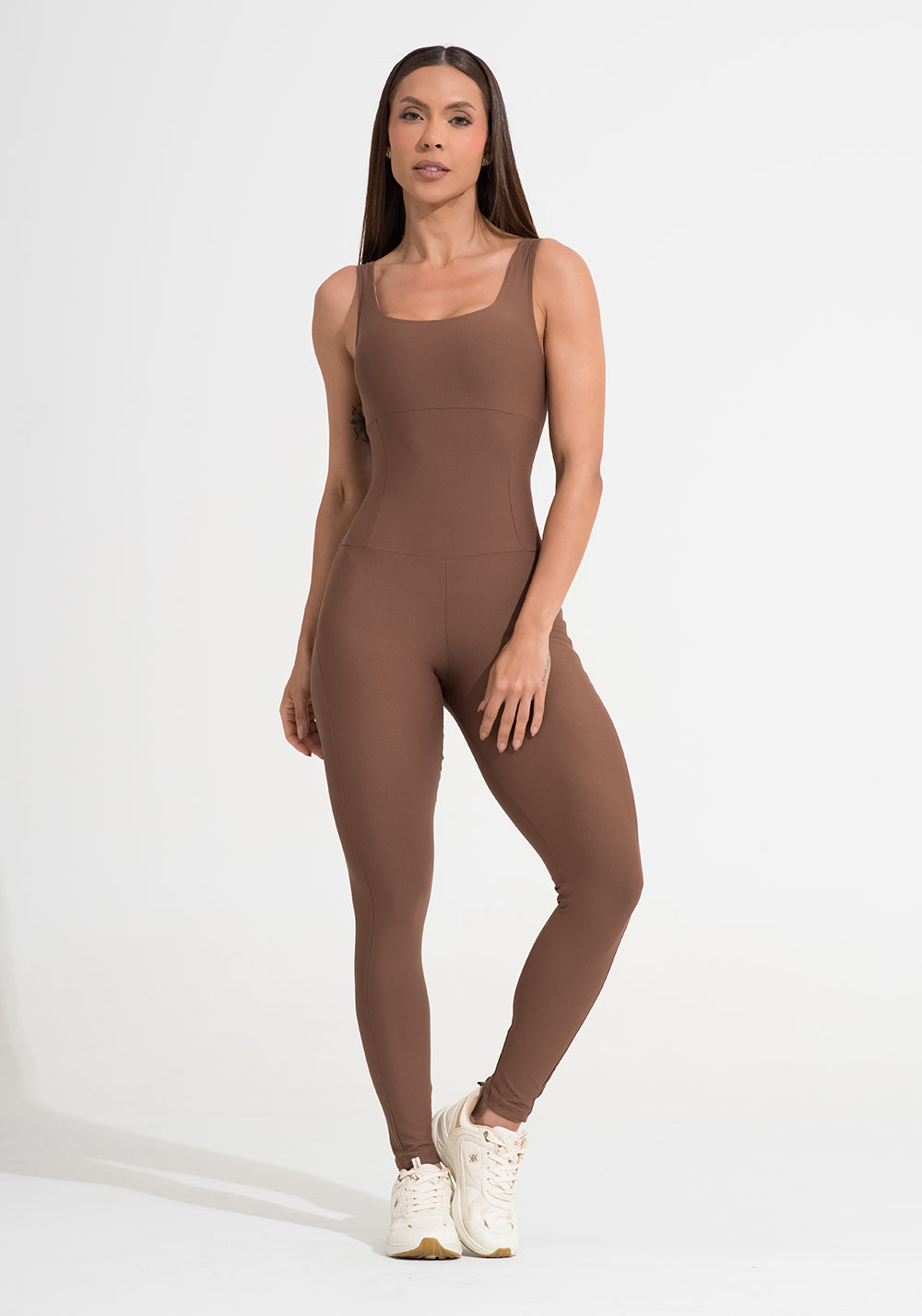 Macacão Fitness Feminino Marrom com Alças Largas e Recortes Aura Dlk