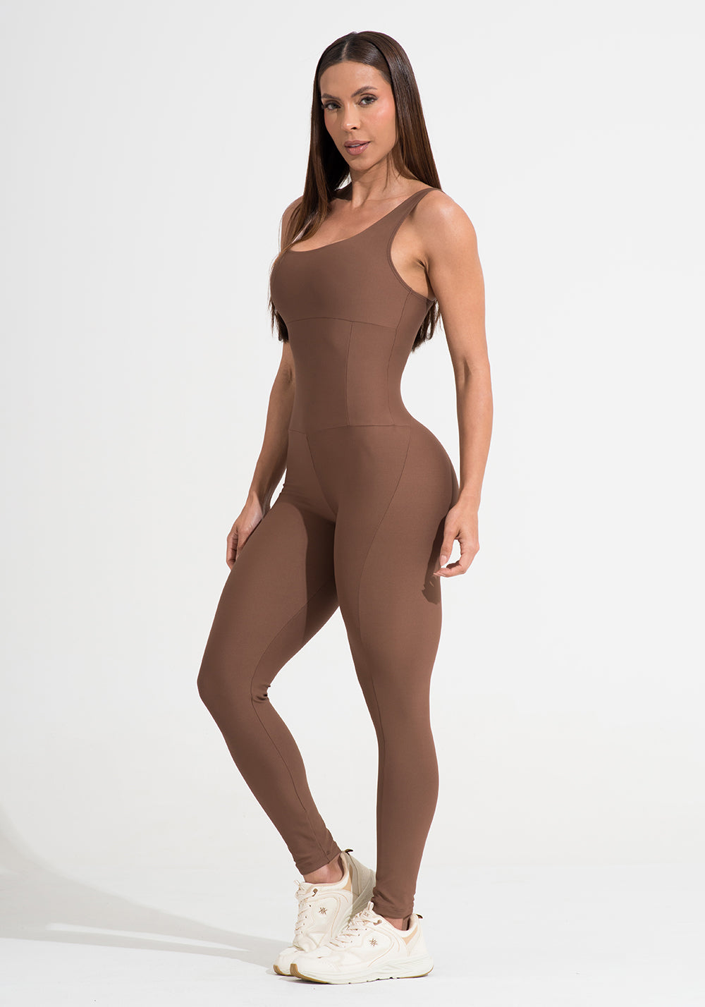 Macacão Fitness Feminino Marrom com Alças Largas e Recortes Aura Dlk