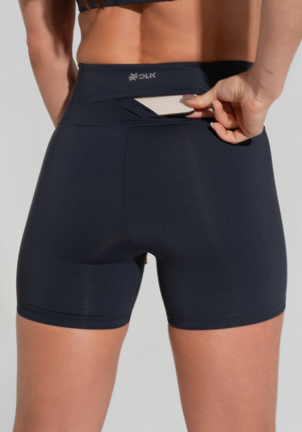 Short Fitness Feminino Com Bolso No Cós Preto Básico Dlk