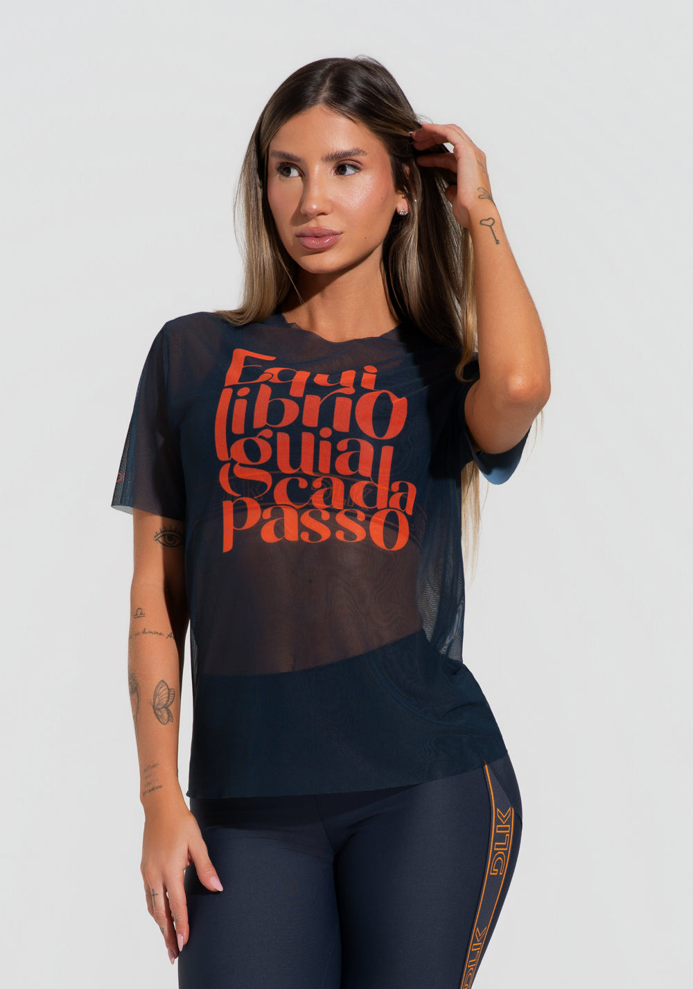 Blusa Fitness Feminina De Tule Grafite Estampada Equilíbrio Activity Dlk