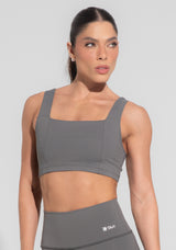 Top Fitness Feminino Decote Reto Com Recortes Cinza Básico Dlk