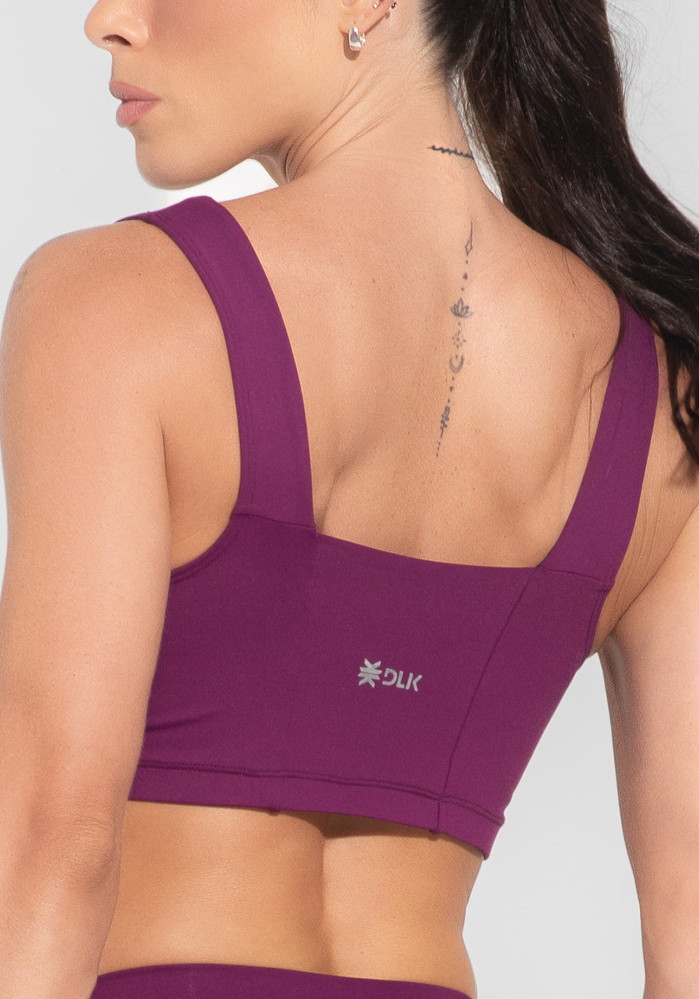 Top Fitness Feminino Decote Reto Com Recortes Roxo Básico Dlk