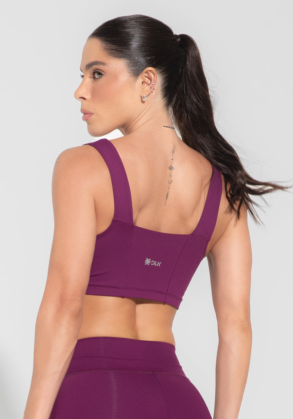 Top Fitness Feminino Decote Reto Com Recortes Roxo Básico Dlk