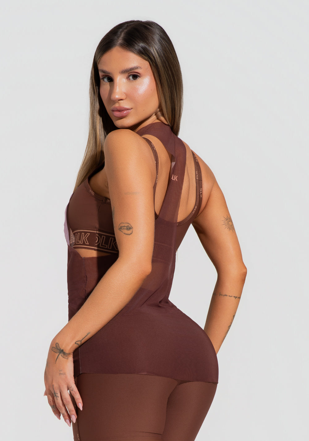 Camiseta Fitness Feminina De Tule Alongada Marrom Estampada Recarregar Activity Dlk