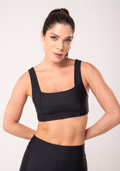 Top Fitness Feminino Preto Com Recortes E Decote Reto Dlk
