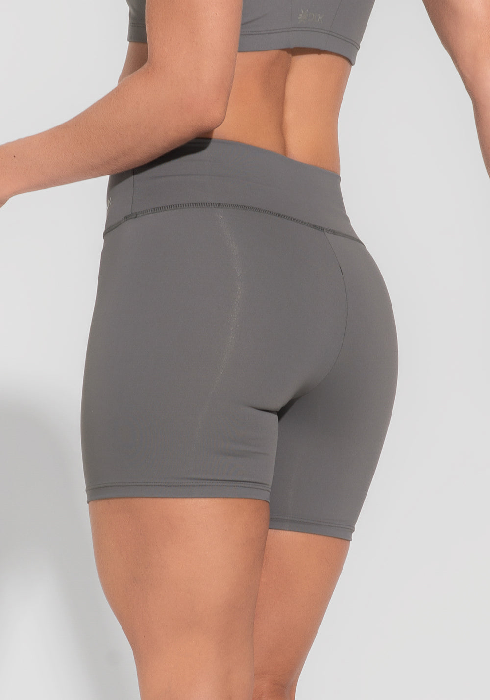 Short Fitness Feminino Cinza Básico Dlk