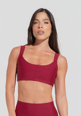 Top Fitness Feminino Vermelho Cereja Com Alça Larga E Recortes Aura Dlk