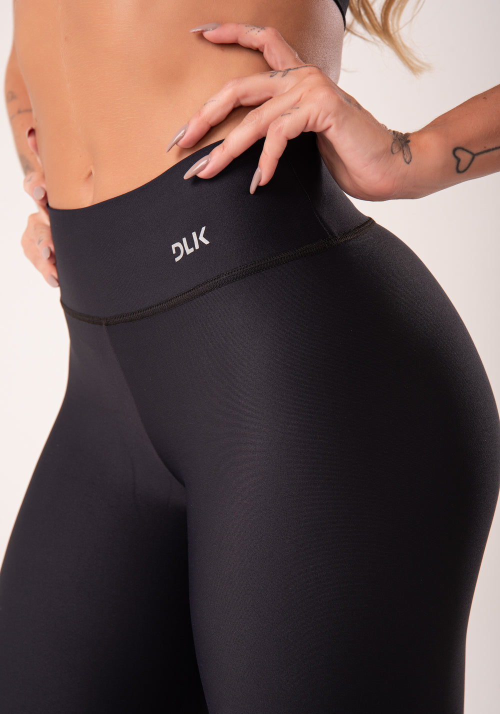 Calça Corsário Fitness Feminina Preta Basic Dlk