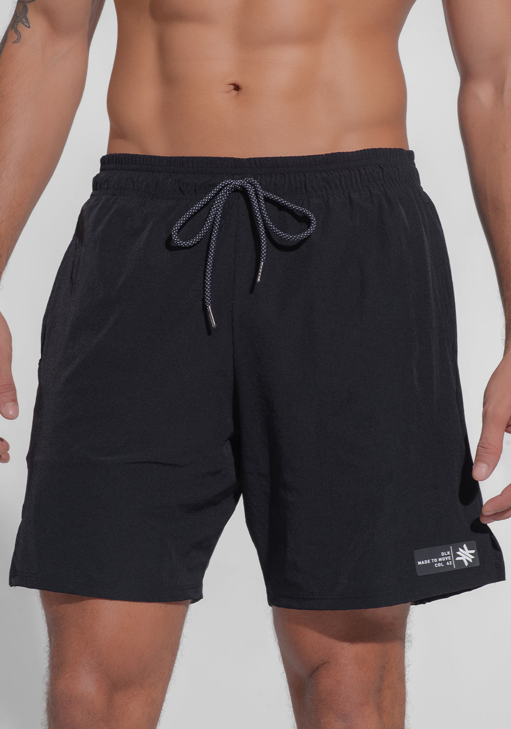 Bermuda Fitness Masculina com Bolsos e Fenda Lateral Dlk Preto