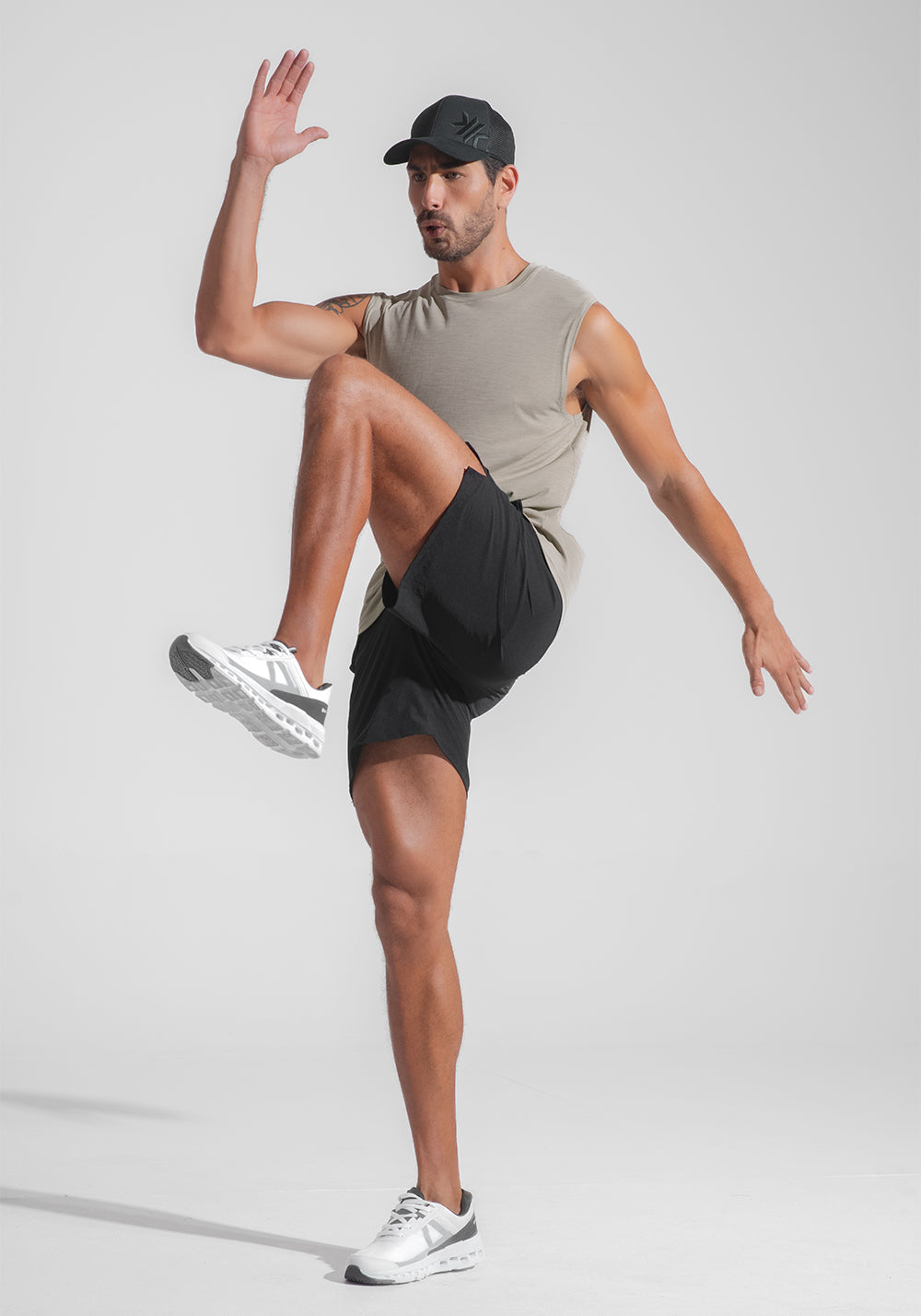 Bermuda Fitness Masculina com Bolsos e Fenda Lateral Dlk Preto