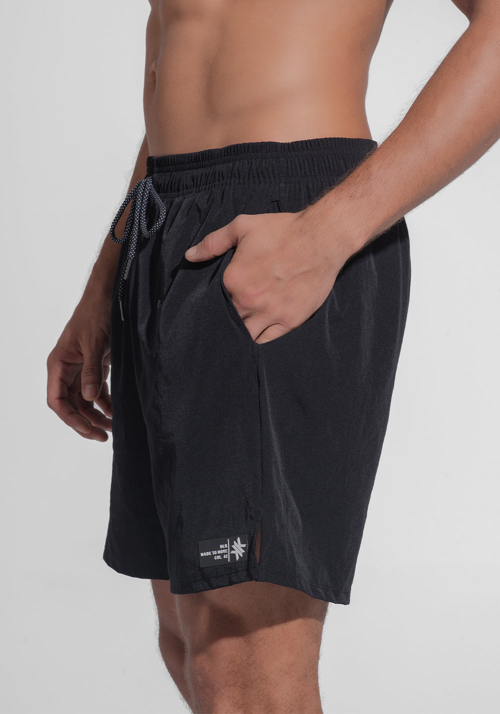 Bermuda Fitness Masculina com Bolsos e Fenda Lateral Dlk Preto