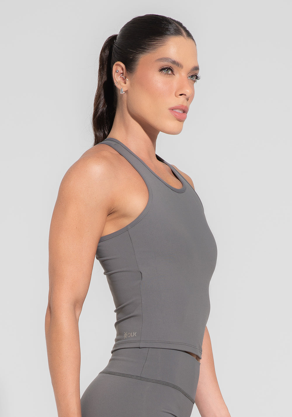 Camiseta Fitness Feminina Com Alças Cruzadas Cinza Básica Dlk
