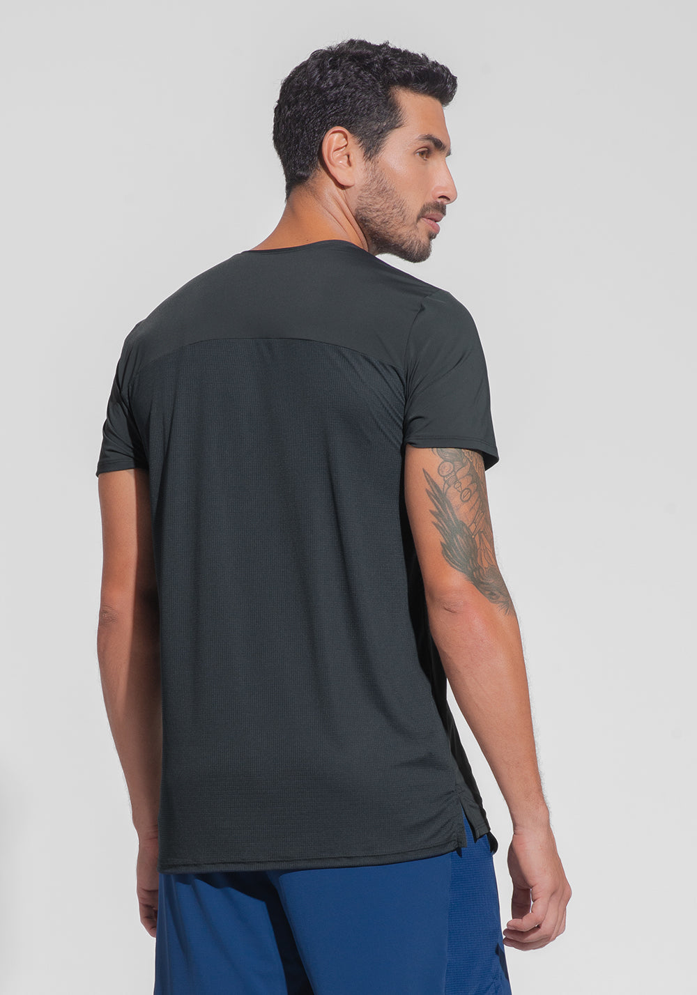Camiseta Fitness Masculina Dry Fit Com Recortes Nas Costas Dlk Preto
