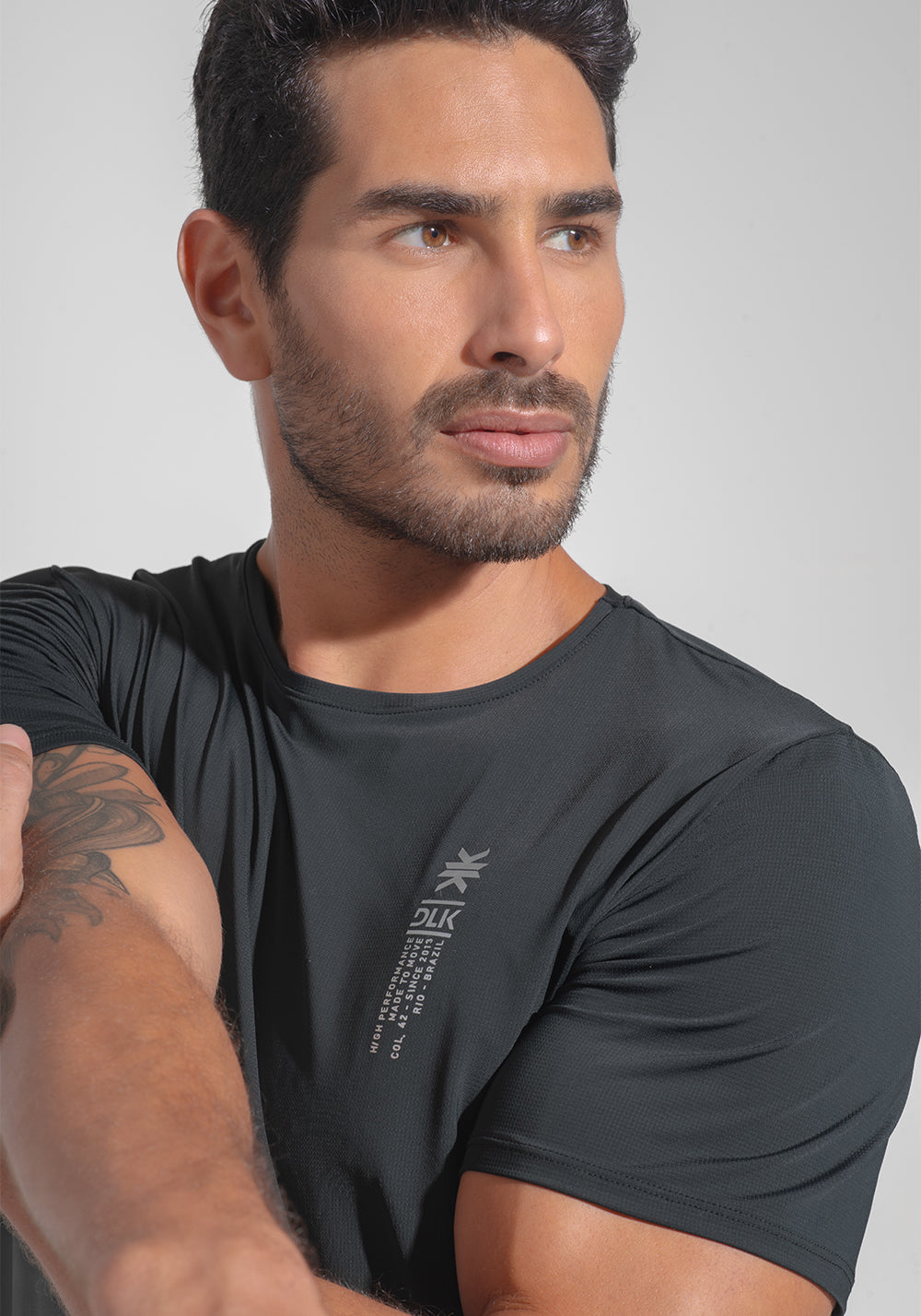 Camiseta Fitness Masculina Dry Fit Com Recortes Nas Costas Dlk Preto