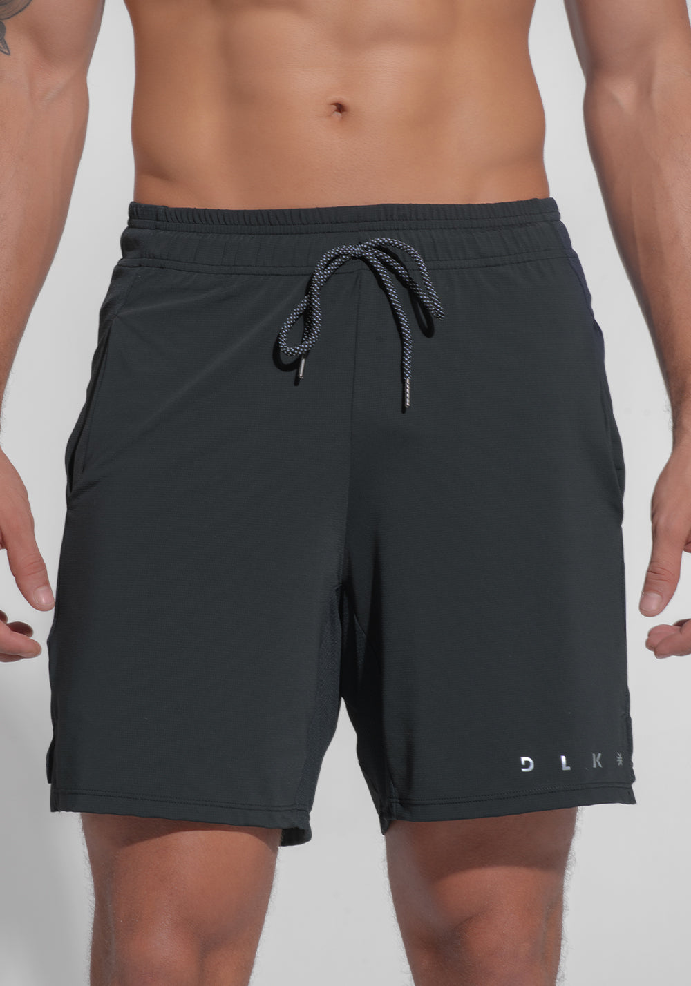 Short Fitness Masculino Dry Fit Com Bolsos E Recorte Lateral Dlk Preto