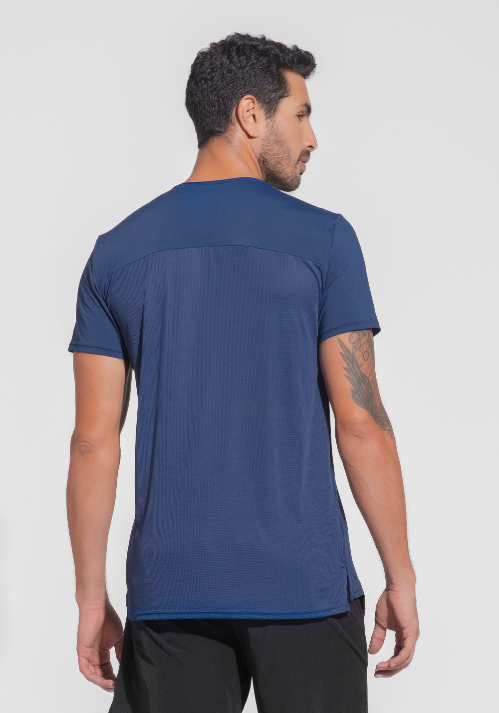 Camiseta Fitness Masculina Dry Fit Com Recortes Nas Costas Dlk Azul Marinho