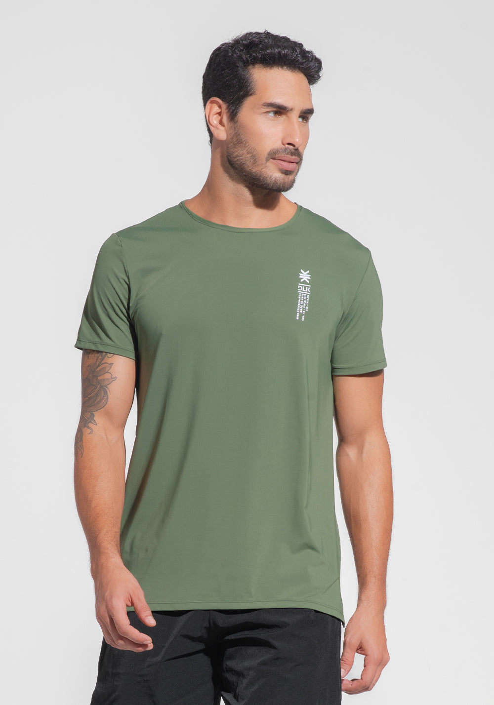 Camiseta Fitness Masculina Dry Fit com Recortes Nas Costas Dlk Verde Militar