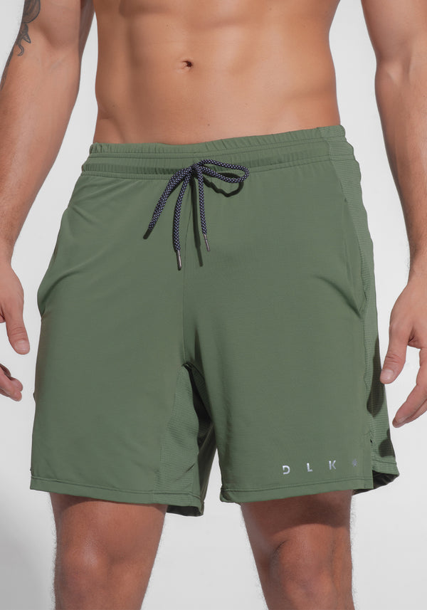 Short Fitness Masculino Dry Fit com Bolsos e Recorte Lateral Dlk Verde Militar