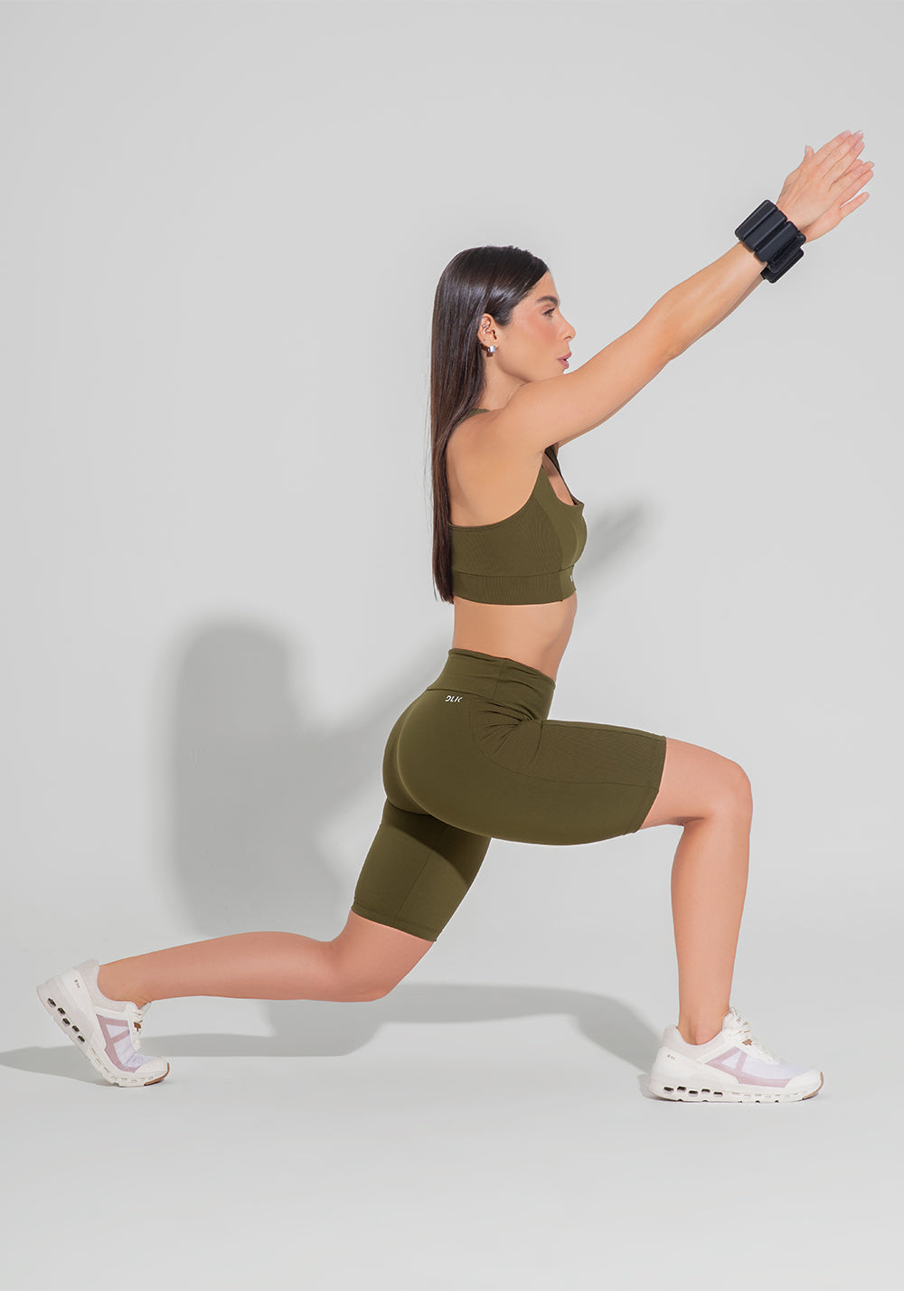 Bermuda Fitness Feminina Com Detalhe Canelado Motion Lines Dlk Verde Oliva