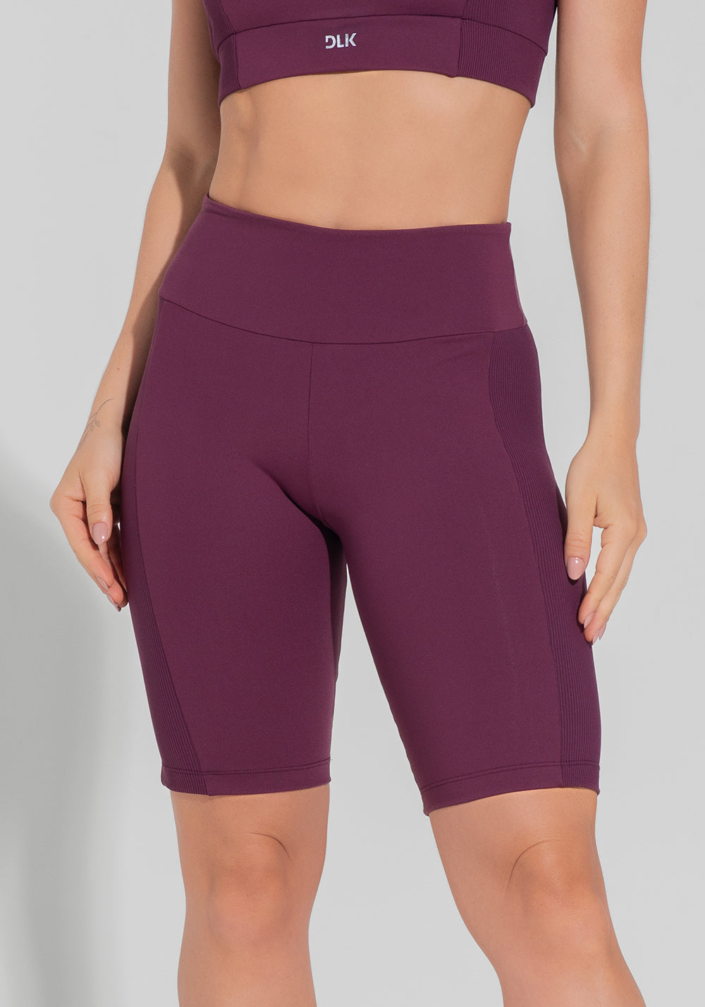 Bermuda Fitness Feminina Com Detalhe Canelado Motion Lines Dlk Vinho