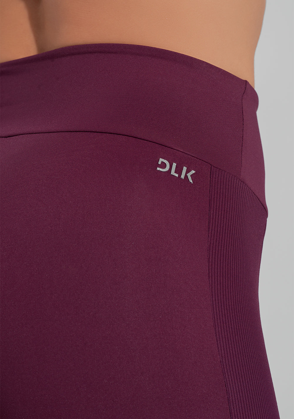 Bermuda Fitness Feminina Com Detalhe Canelado Motion Lines Dlk Vinho