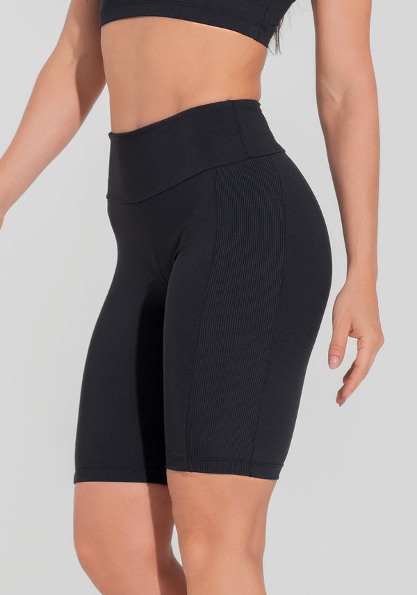 Bermuda Fitness Feminina Com Detalhe Canelado Motion Lines Dlk Preto