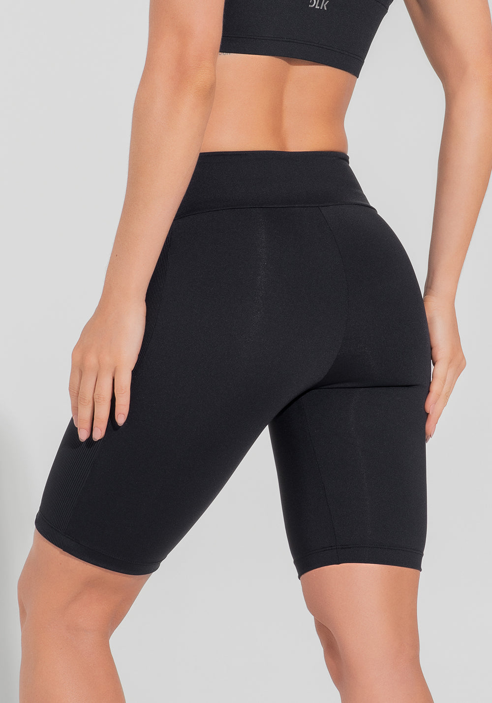 Bermuda Fitness Feminina Com Detalhe Canelado Motion Lines Dlk Preto