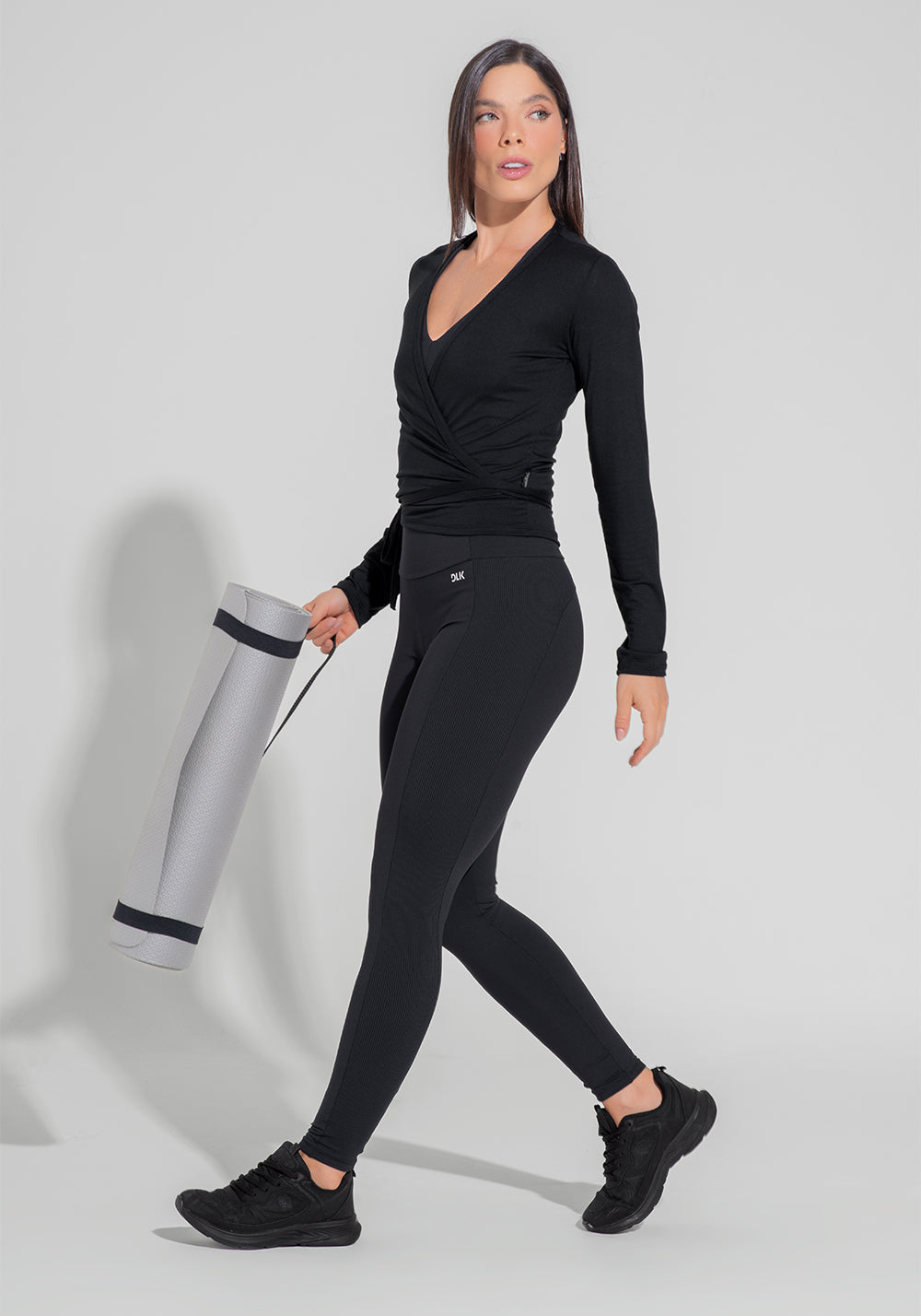 Casaco Feminino Transpassado Com Amarração Motion Lines Dlk Preto