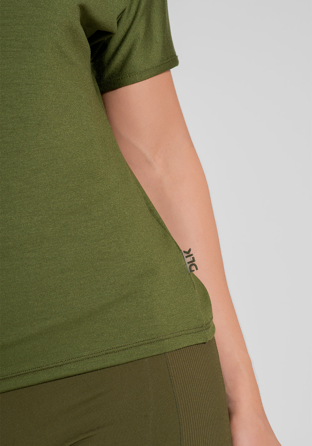 Blusa Feminina Decote Canoa Motion Lines Dlk Verde Oliva