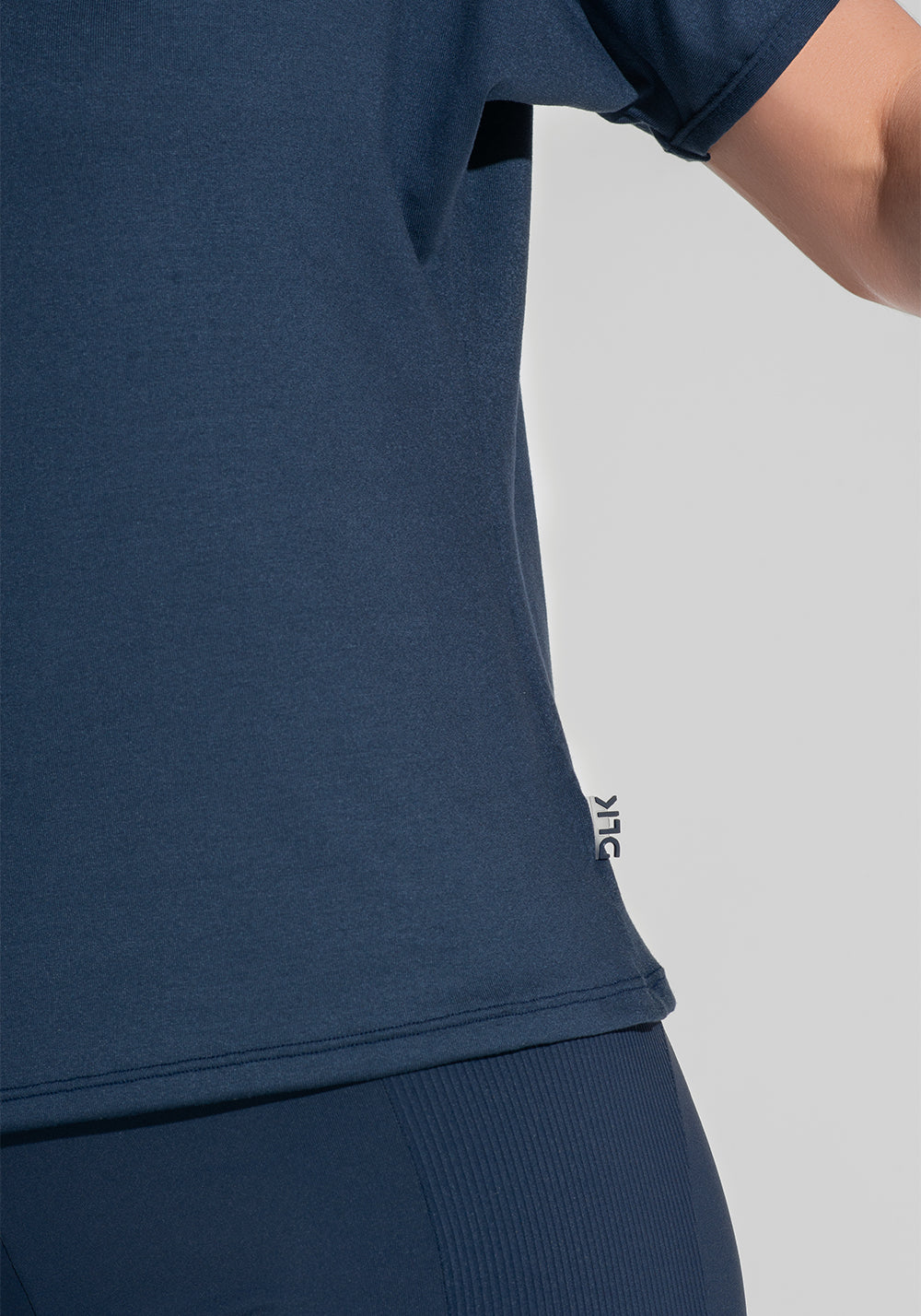 Blusa Feminina Decote Canoa Motion Lines Dlk Azul Marinho