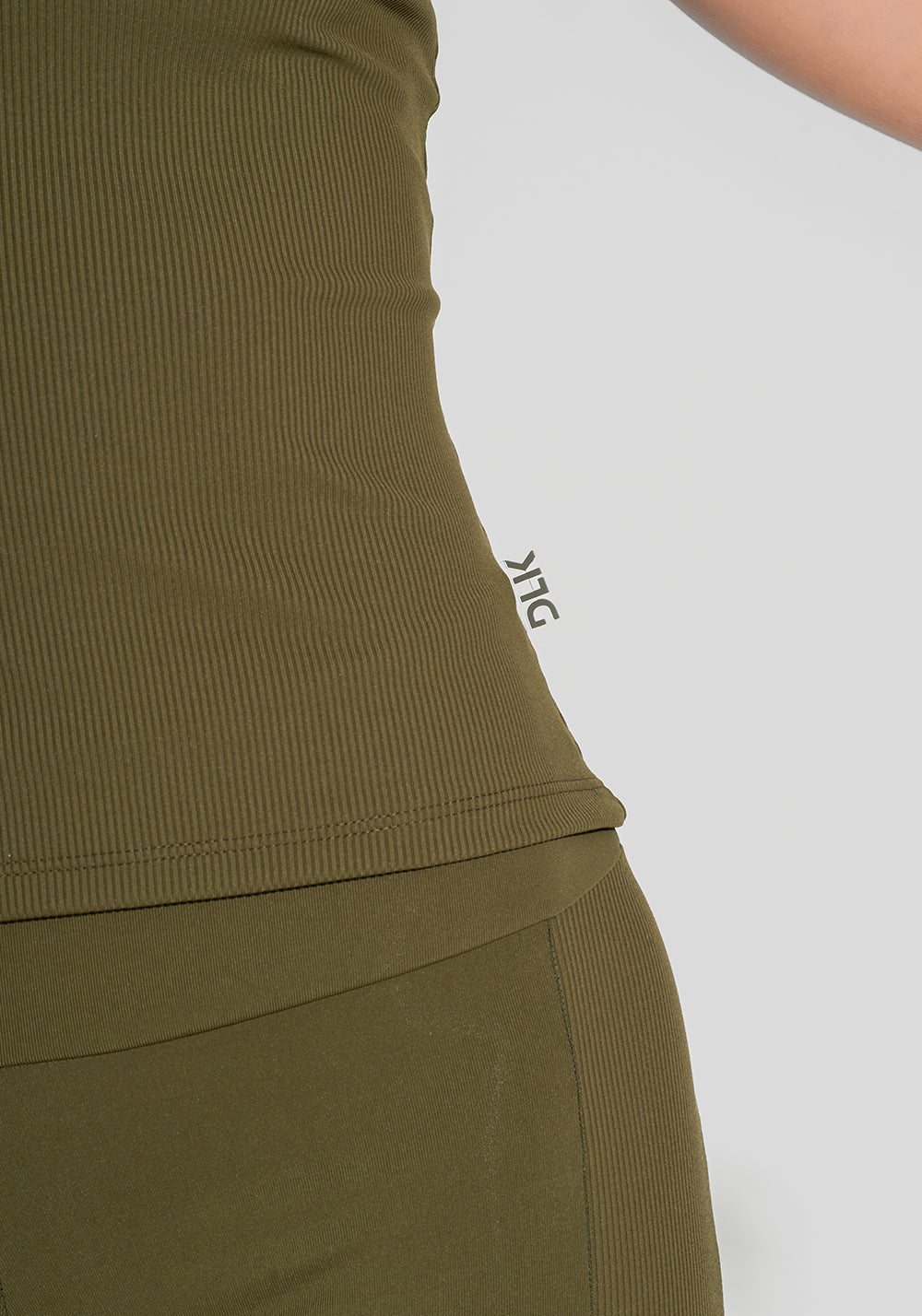 Camiseta Feminina Canelada Motion Lines Dlk Verde Oliva