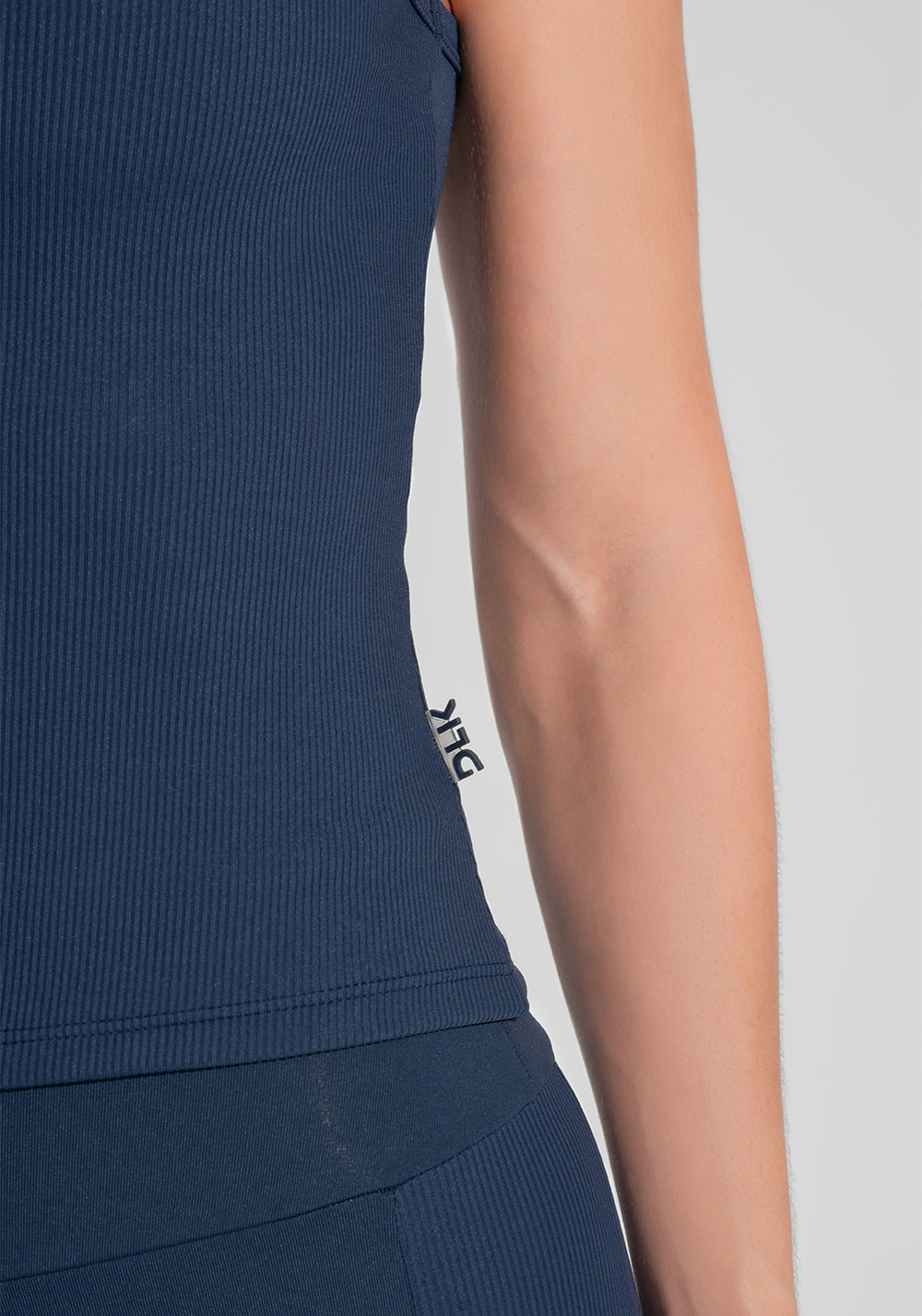 Camiseta Feminina Canelada Motion Lines Dlk Azul Marinho