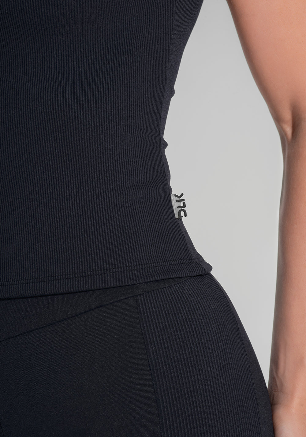 Camiseta Feminina Canelada Motion Lines Dlk Preto