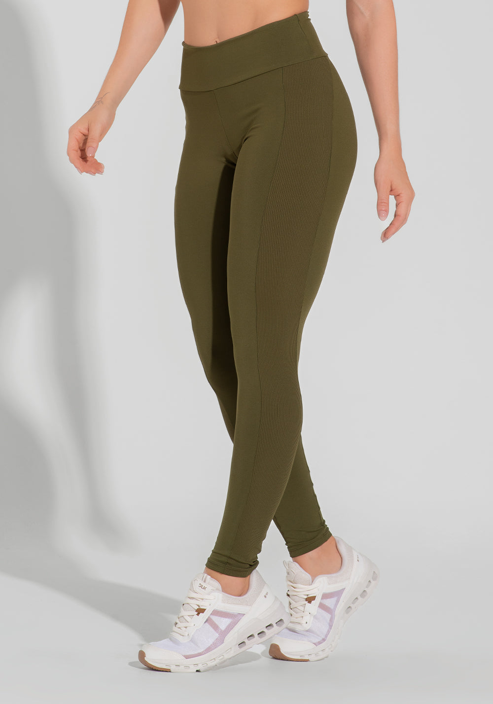 Legging Fitness Feminina com Lateral Canelada Motion Lines Dlk Verde Oliva