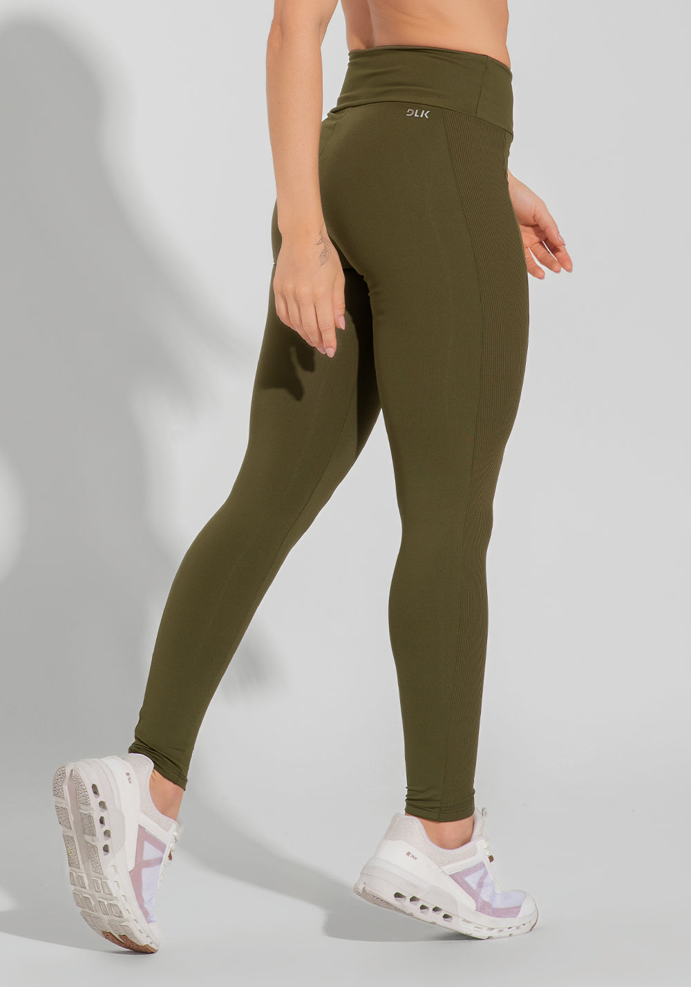 Legging Fitness Feminina com Lateral Canelada Motion Lines Dlk Verde Oliva