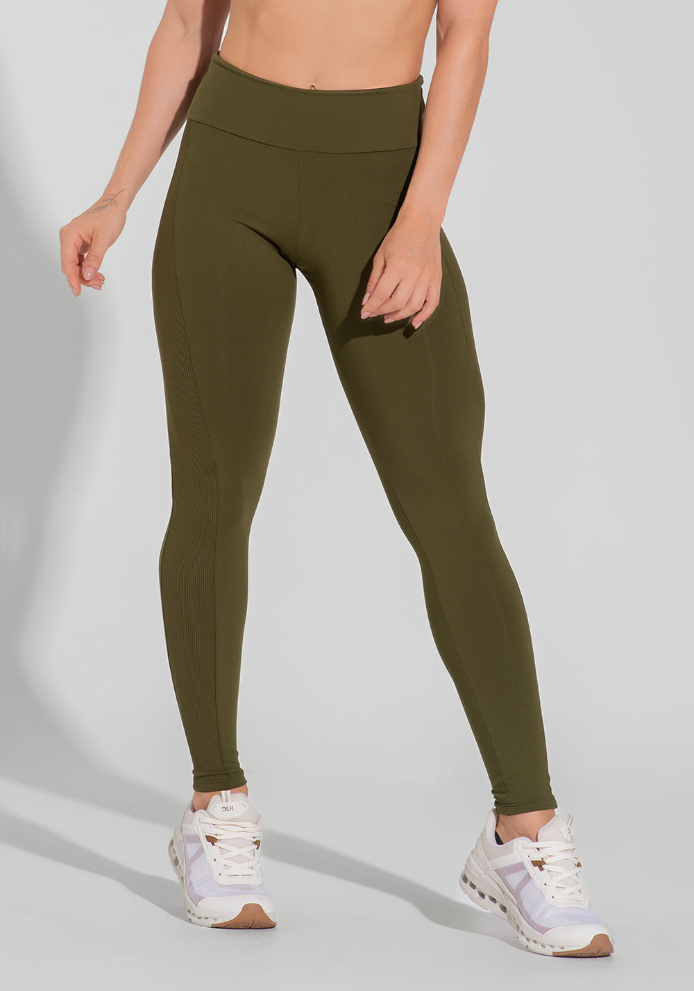 Legging Fitness Feminina com Lateral Canelada Motion Lines Dlk Verde Oliva