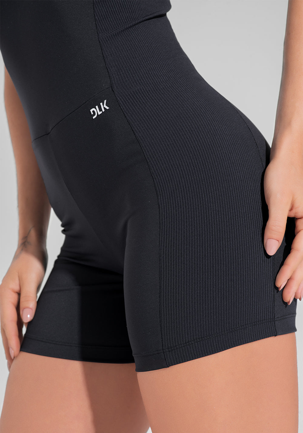 Macaquinho Fitness Feminino Com Lateral Canelada Motion Lines Dlk Preto
