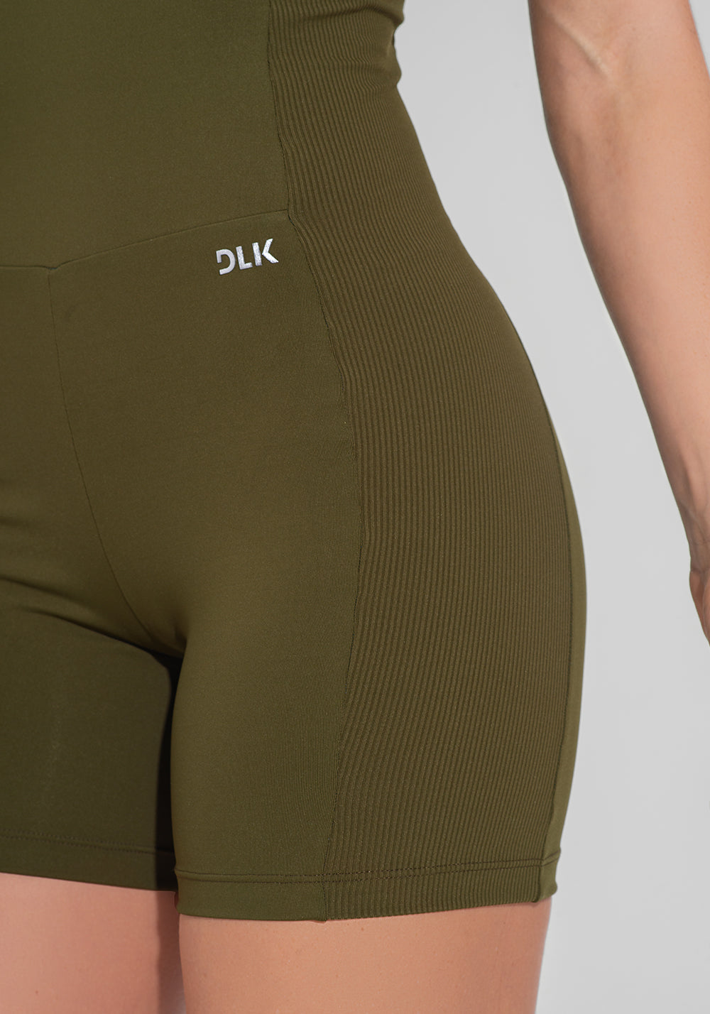 Macaquinho Fitness Feminino Com Lateral Canelada Motion Lines Dlk Verde Oliva