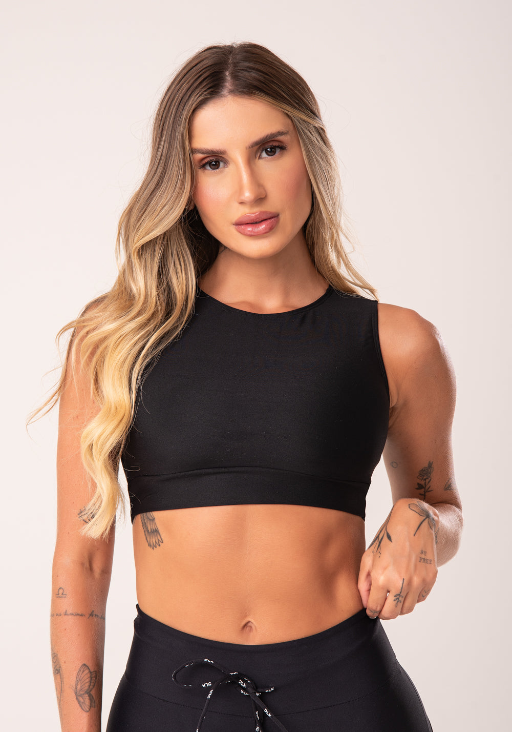 Top Cropped Preto Básico Dlk