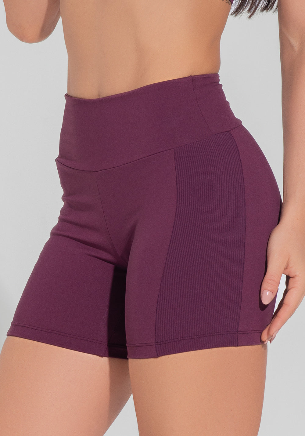 Short Fitness Feminino Com Lateral Canelada Motion Lines Dlk Vinho