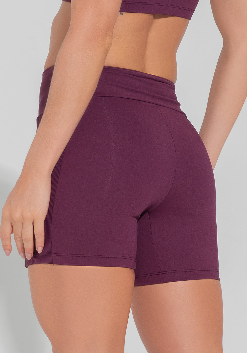 Short Fitness Feminino Com Lateral Canelada Motion Lines Dlk Vinho