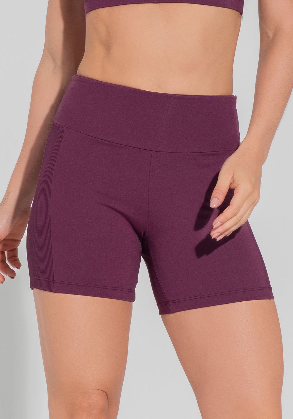 Short Fitness Feminino Com Lateral Canelada Motion Lines Dlk Vinho
