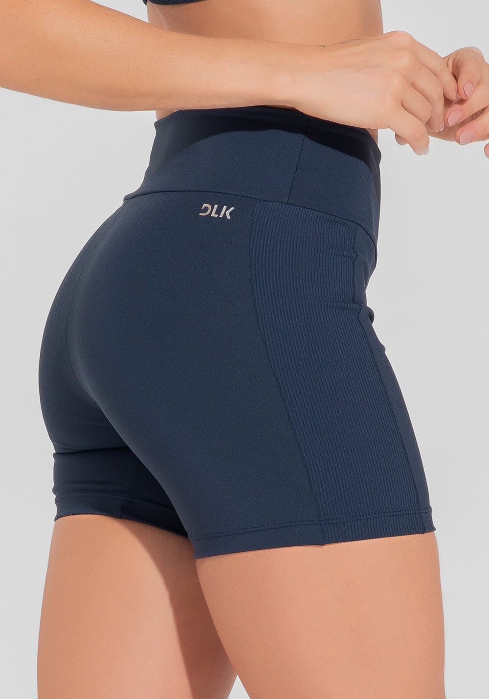 Short Fitness Feminino Com Lateral Canelada Motion Lines Dlk Azul Marinho