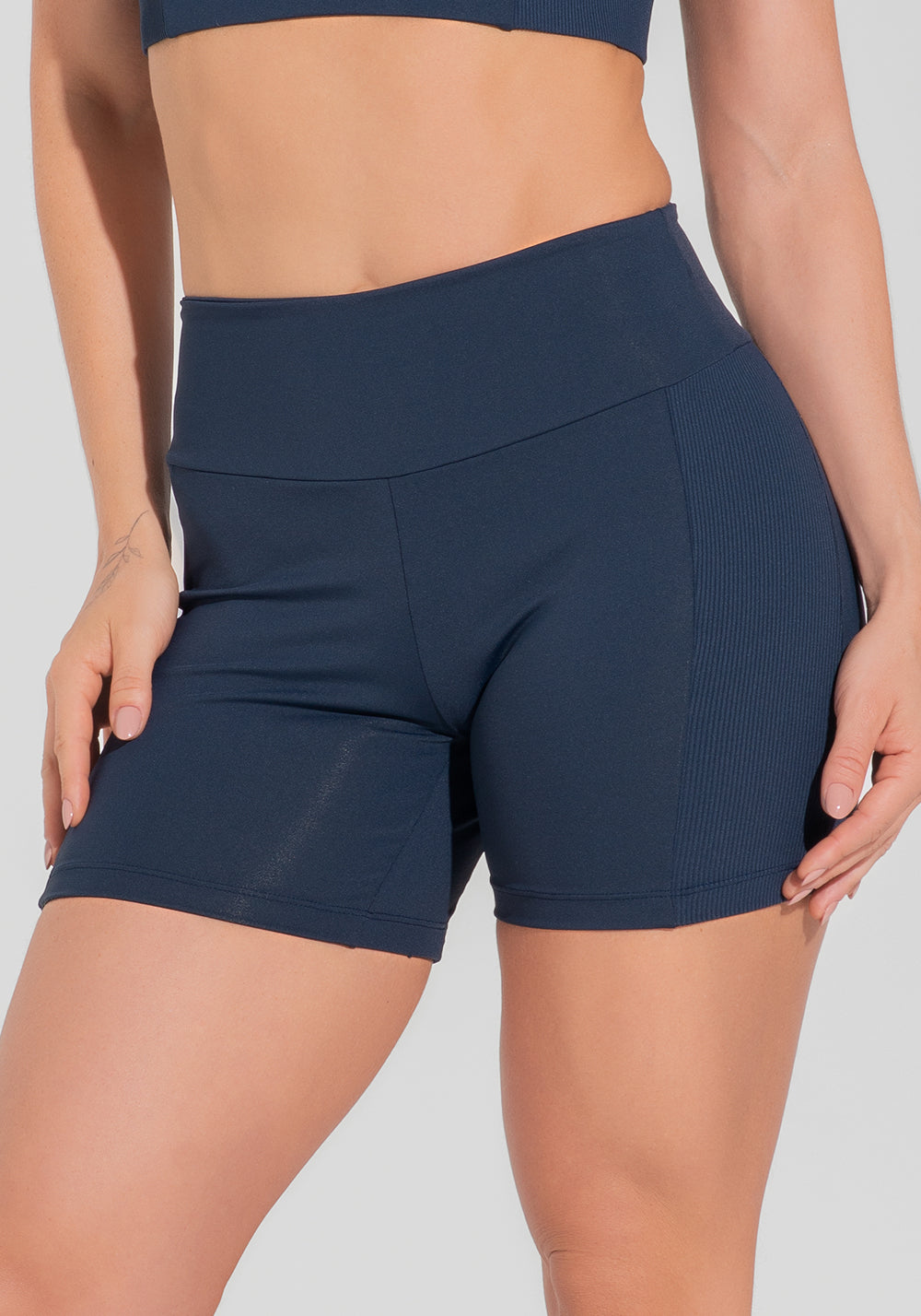 Short Fitness Feminino Com Lateral Canelada Motion Lines Dlk Azul Marinho
